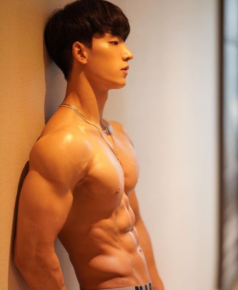 남성 근육, Muka Lelaki, Men Abs, Male Models Poses, Handsome Asian Men, Hot Asian Men, Male Fitness Models, Shirtless Men, Korean Men