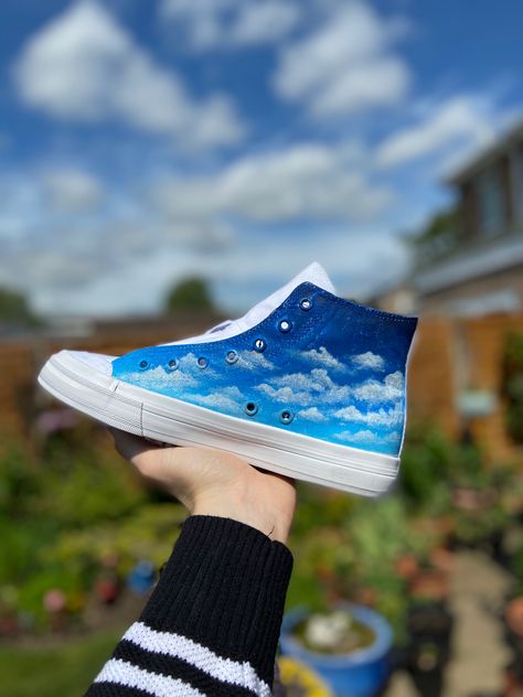 Converse Painting Ideas Low Tops, Easy Shoe Painting Ideas, Shoe Painting Ideas Vans, Converse Painting Ideas, Sneakers Painting, Boot Painting, Decorate Shoes, Vans Aesthetic, Converse Design