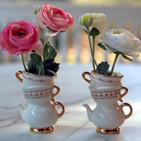 Teapot Decor, Tea Cup Design, Ceramic Bud Vase, Tea Party Bridal, Whimsical Flower, Tea Party Table, Decorative Bottles, Tea Party Decorations, Alice In Wonderland Tea Party