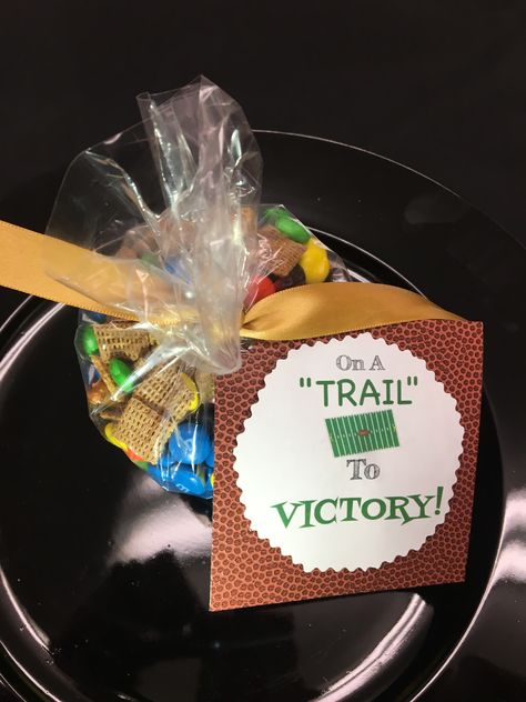 Football Team Treat Ideas, Gameday Treats For Football Players, Football Candy Sayings, Football Player Treats From Cheerleaders, Football Treats For Players, Football Team Treats, Team Treats, Football Treats, Football Spirit