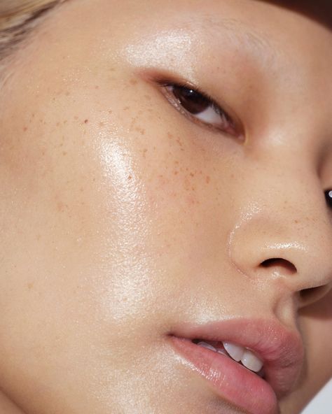 Freshly exfoliated, baby-soft skin ✨ Photo: Dana Scruggs Skin Close Up, Skin Texture Photography, Dana Scruggs, Skin Photoshoot, Sustainable Holiday, Glossy Skin, Asian Skin, Skin Model, Skin Photo