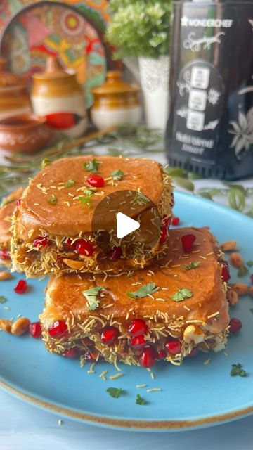 Foodklick on Instagram: "✨ Dabeli ✨ Dabeli is a desi street food with pav buns, a popular snack in India. It has a spicy potato masala stuffing and many elements, making it tempting and addictive! I have used @wondercheflife Nutri-blend Smart to make the special masala for Dabeli and the green chutney. India’s 1st fully automated mixer grinder - Nutri Blend Smart Comes with 3 pre set program (Chutney,Dry Grind & Smoothie) Upgrade your kitchen with India’s 1st fully automated mixer grinder -NBS Save time and efforts with NBS Ingredients: 12 Pav buns 3 Potato 3 tablespoon Dabeli masala Recipe below ¼ cup sweet chutney Masala Peanuts Pomegranate seeds Onion chopped 2 tablespoon Coriander leaves Salt oil as needed ½ cup Pomegranate ½ cup Nylon sev Ingredients needed for Dabeli masala 6 R Dabeli Recipe Video, Dabeli Masala Recipe, Panir Masala Recipe, Dabeli Recipe Street Food, Dhabeli Recipe, Dabeli Masala, Masala Pav Recipe, Dabeli Recipe, Masala Pav