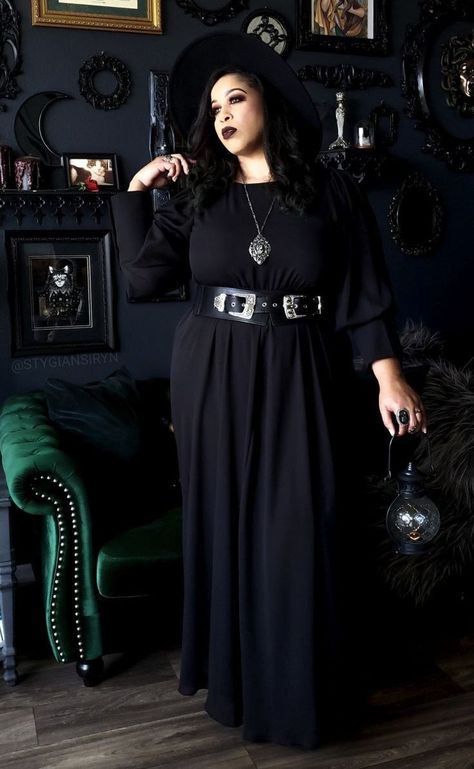 Witchy Lookbook, Corporate Goth Plus Size, Plus Size Witchy Outfits, Goth Outfits Plus Size, Eco Goth, Outfits October, Goth Plus Size, Witchy Outfits, Alt Fits