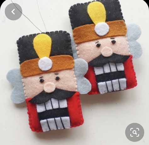 Nutcracker Ornaments Diy, Nutcracker Crafts, Nutcracker Christmas Tree, Christmas Fair Ideas, Diy Felt Christmas Ornaments, Chirstmas Decor, Retro Christmas Decorations, Diy Christmas Garland, Felt Crafts Christmas