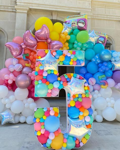 Jojo Siwa 🎀 🌈themed 5th birthday! 5ft balloon mosaic $425 #balloonmosaic #jojosiwaballoons #fifthbirthday | Instagram It Balloon, Balloon Mosaic, Number Balloons, Jojo Siwa, July 11, Pop It, 5th Birthday, Mosaic, Balloons