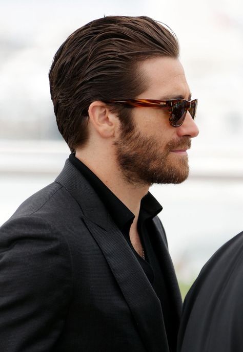 Gentleman Style Haircut, Jake Gyllenhaal Beard, Jake Gyllenhaal Haircut, Mens Slicked Back Hairstyles, Oblong Face Hairstyles, Mens Haircuts Medium, Mens Hairstyles With Beard, Mens Hairstyles Medium, Quiff Hairstyles