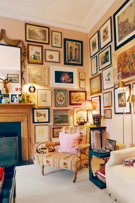 Vintage maximalism: ‘I call it chic granny’ | Financial Times Maximalist Decor Vintage, Vintage Maximalist Decor, Vintage Maximalism, Maximalism Decor, Maximalism Interior, Georgian Furniture, Maximalist Interior, Interior Vintage, Maximalist Decor