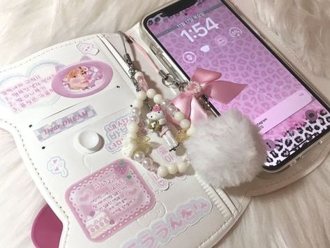 Cute Tech, Charmmy Kitty, Hime Gyaru, Retro Gadgets, Baby Pink Aesthetic, Kawaii Core, Pretty Phone Cases, Phone Inspo, Pretty Drawings