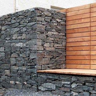 Gabion Retaining Wall, Gabion Wall, Types Of Fences, Front Yard Fence, Fence Landscaping, Modern Fence, Contemporary Garden, Backyard Fences, Wooden Fence