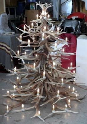 Christmas tree made from shed deer horns Deer Antler Christmas Tree, Deer Antler Ideas, Antler Christmas Tree, Antler Tree, Antler Projects, Deer Antler Crafts, Antler Ideas, Deer Antler Decor, Antlers Decor