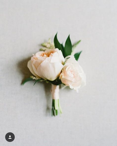 Boutineer Ideas Wedding, Wedding Coursage, Peach Boutonniere, Spray Roses Boutonniere, Peony Boutonniere, Blush Ranunculus, Boutineer Wedding, Simple Boutonniere, Ranunculus Boutonniere