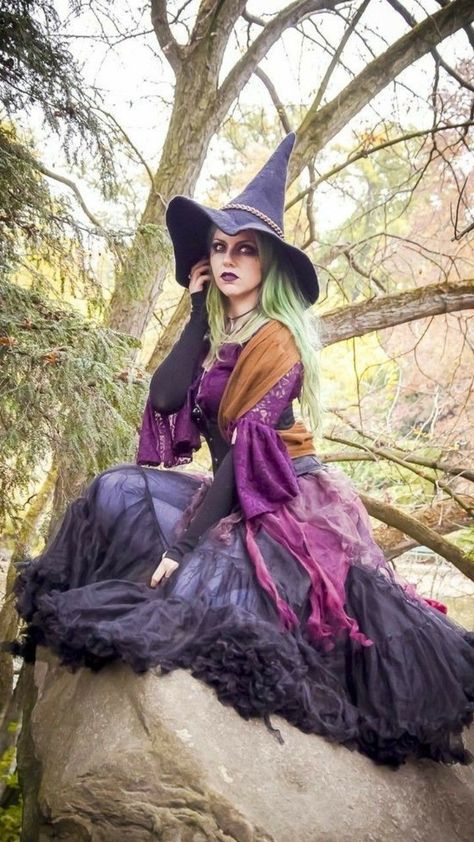 Witch Photoshoot, Nature Witch, Witch Pictures, Witch Cosplay, Witch Party, Witch Coven, Dark Beauty Photography, Witch Costumes, Beautiful Witch