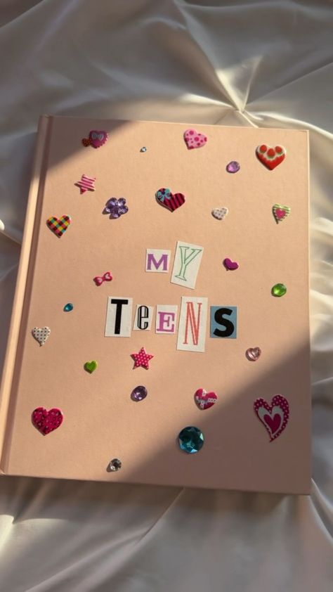 🎈My Teens  Tips, tricks, and advice for raising teenagers. #parenting #teenagers Things To Put In Your Scrapbook, Cute Book Covers Diy, Best Friends Album Ideas, Photo Phrame Idea, Aesthetic Craft Ideas For Teens, Scrapbook Ideas Photo Albums, Flower Scrapbook Ideas, Album Decoration Ideas, Scrab Book Aesthetic