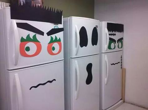 Creative fridge halloween decoration Break Room Halloween Ideas, Halloween Refrigerator Decor, Halloween Break Room Ideas, Fridge Halloween Decor, Halloween Wow Fridge, Halloween Breakroom Decorations, Break Room Halloween Decorations, Halloween Fridge Decorations, Halloween Breakroom Ideas