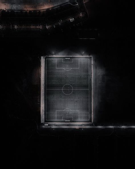 Football Dark Aesthetic, Soccer Field At Night, Vintage Soccer Aesthetic, Football Night, Football Aesthetic, Android Wallpaper Dark, Vintage Soccer, Football Pitch, Wallpaper Dark