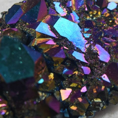 Titanium quartz #nocturnalroses Titanium Aesthetic, Quartz Aesthetic, Titanium Quartz, Rocks And Crystals, Amethyst, Roses, Texture, Crystals