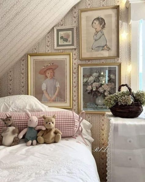 Vintage Girls Rooms, Vintage Kids Room, Goodwill Finds, Nursery Room Inspiration, Old Home, Vintage Bedroom, Toddler Bedrooms, Vintage Room, Big Girl Rooms