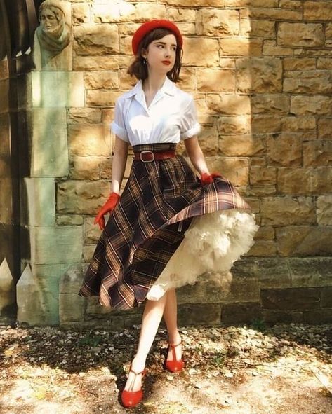 50s Retro Fashion, Vintage Outfits Classy Retro, Outfits 60s, 1940s Outfits, 50s Outfits, Hollywood Costume, 1950s Outfits, Retro Glamour, Summer Party Outfit