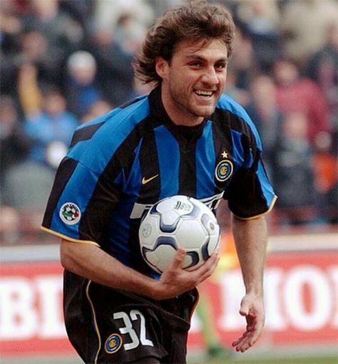 Christian vieri Christian Vieri, 90s Icons, Good Soccer Players, Super League, Inter Milan, Soccer Ball, Soccer Players, Football Club, Football Players