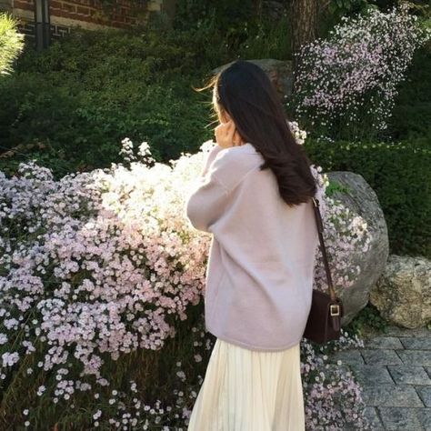 stella 🕊 on Twitter: "a beautiful life surrounded by nature… " Hinata Hyuga, Ulzzang Girl, Aesthetic Girl, Life Is Beautiful, Korean Girl, Lace Skirt, Lilac, A Woman, Fashion Inspo