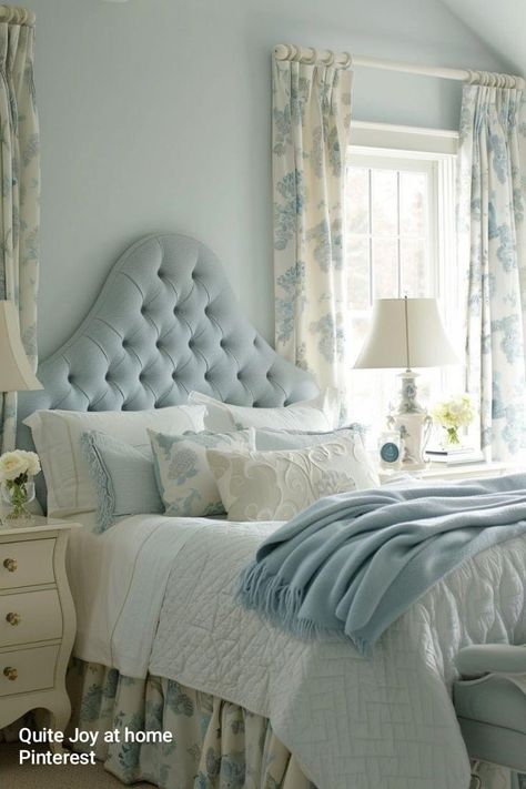 Bedroom Ideas Light Blue, Bedroom Light Blue, Modern Vintage Bedroom, Paisley Bedroom, Modern Vintage Bedrooms, Shabby Bedroom, Bedroom Light, Green Paisley, Vintage Bedroom