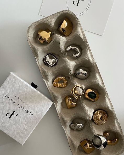 Golden weekend vibes: dazzling earrings on egg trays! #Jewelry #Jewellery #Gold #JewelryCollection #JewelleryCollection #GoldJewelry #GoldJewellery #JewelryAddict #JewelleryLover #GoldStyle #JewelryFashion #JewelleryDesign #GoldCollection #FineJewelry #LuxuryJewelry #JewelleryInspo #GoldAccessories #JewelryTrends #JewelleryLovers #GoldPieces #perfectpairs_jewels #perfectpairssydney #silverjewelry Jewelry Flatlay Aesthetic, Jewelry Names Ideas, Jewelry Product Shots Ideas, Jewelry Ads Creative, Earring Product Photography, Jewelry Photography Ideas Styling, Jewelry Flat Lay, Jewellery Product Shoot, Jewelry Content Ideas