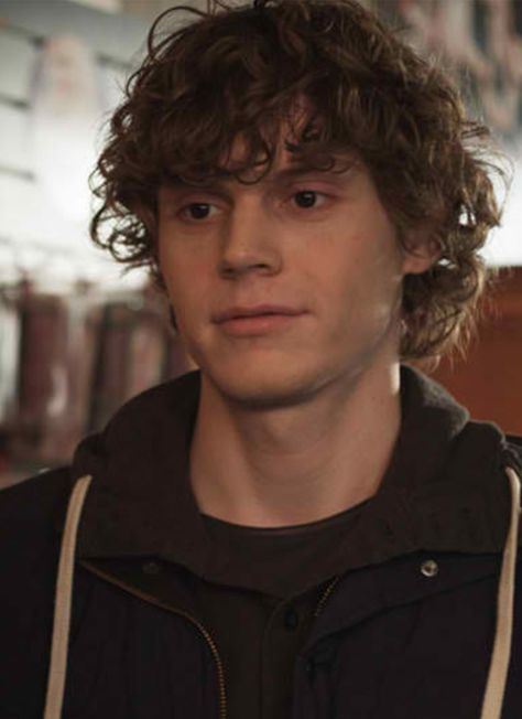 Young and sweet Evan Peters from the 2013 Indie Movie 'Adult World' where he co-starred with Emma Roberts and John Cusack. Follow rickysturn/evan-peters Diego Peretti, Fanfiction Stories, Evan Peters American Horror Story, Tate And Violet, Peter Maximoff, Indie Movies, James Mcavoy, Evan Peters, The Perfect Guy