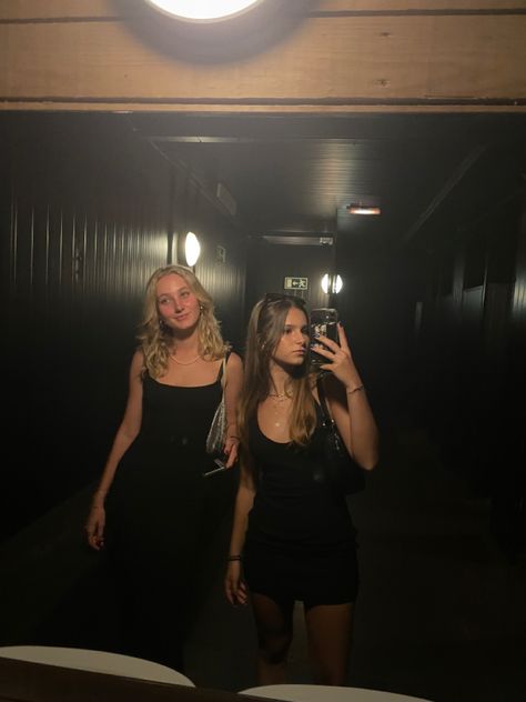 Club Mirror Selfie, Club Bathroom, Bathroom Selfie, Bathroom Picture, Urban Beach, Selfie Mirror, Bathroom Pictures, Mirror Pic, Black Outfit