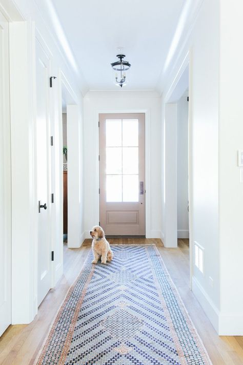 10 Tips for Styling The Best Hallway Ever Interior Entryway, Decoration Hall, Kate Marker Interiors, Deco Champetre, House Tips, Entry Hallway, Entry Hall, Hallway Runner, Boho Home