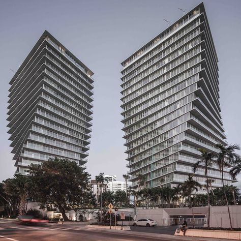 Mid Rise Building Architecture, Mid Rise Building, Office Building Facade, Beach Building, Sea Architecture, Rendering Architecture, Skyscrapers Architecture, Futuristic Building, Bjarke Ingels