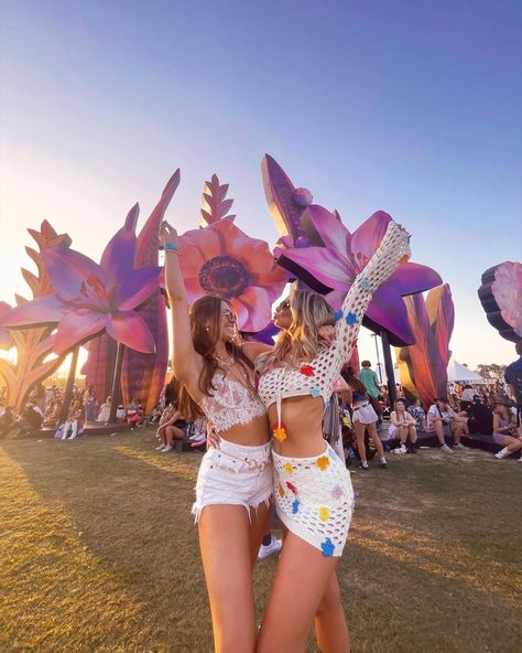 festival season loading... ⁠ ⁠ Coachella is just around the corner & we are READY for all the fits our Besties will be turning out. Last Coachella, Taylor soaked up the sun in her Lovers + Friends Flower Power Set 🌸⁠ ⁠ #bipty #biptyborrow #dressrental #clothingrental #dressforhire #coachellafashion #revolvefest #festivaloutfits #festivalseason #coachella #coachellaoutfits #festivalootd #loversandfriends #sharedcloset #femalefounded #fashionstartup Festival Poses, Coachella Inspired Outfits, Coachella Fits, Boho Festival Outfit, Coachella Outfits, Festival Fits, Rave Fits, Ibiza Outfits, Festival Inspiration