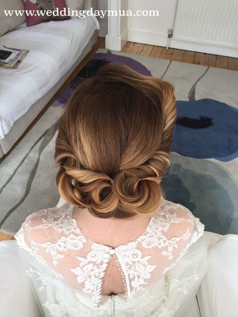 Updo For Bride, Hair Design For Wedding, Wedding Hair Stylist, Short Hair Updo Tutorial, Vintage Updo, Updo Bridal, Hairstyle Updo, Best Bridal Makeup, Mother Of The Bride Hair