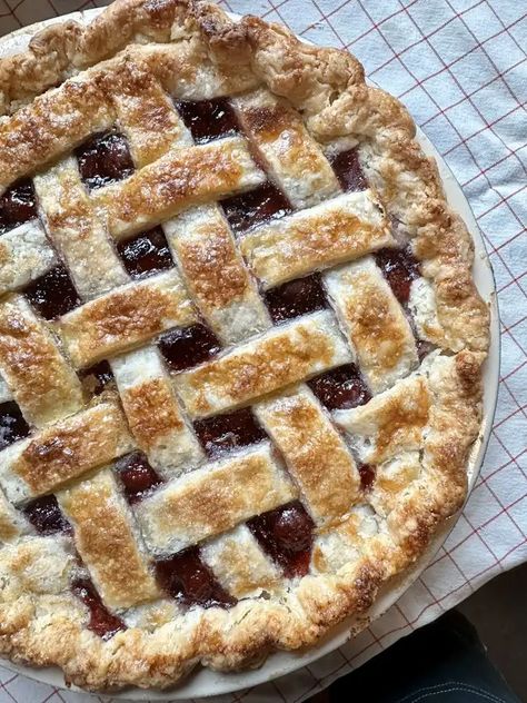 Use Lard for a More Perfect Pie Crust Fruit Pie Crust, Lard Pie Crust, Making Pie Crust, Cream Cheese Pastry, Fruit Pies, Butter Crust, Cheese Pastry, Perfect Pie Crust, How To Make Pie