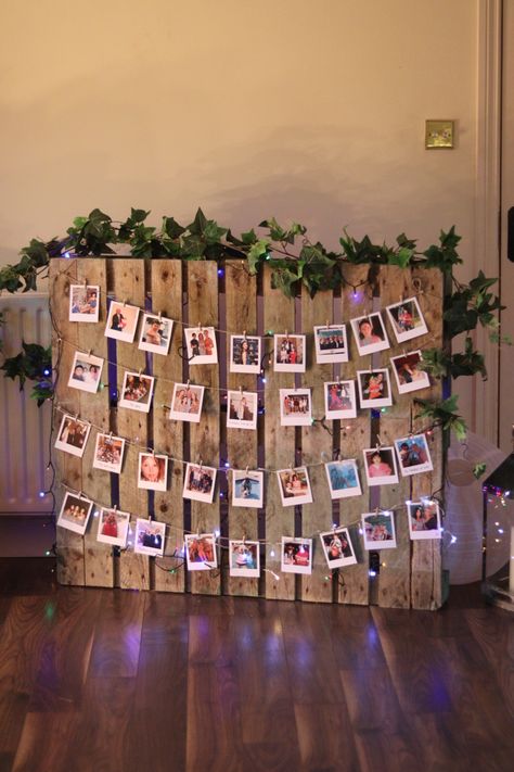 Grad Party Photo Board, Photo Display For Graduation Party, Picture Display Ideas For Party, Graduation Memory Board, Pallet Picture Display, Graduation Party Picture Display, Chapel Ideas, Graduation Party Pictures, Memory Boards