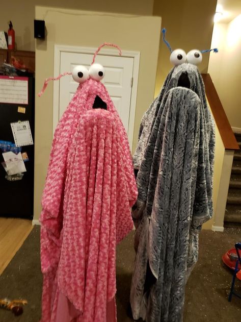 Singers Costumes Ideas, Yip Yip Costume, Singer Costumes, Clever Halloween, Mascaras Halloween, Yip Yip, Clever Halloween Costumes, Scary Halloween Costumes, Scary Costumes