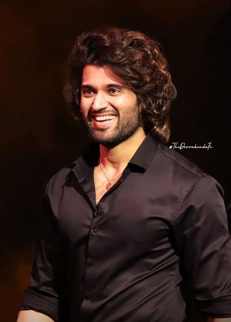 SHE HAVE EVERYTHING BUT LOST HIS LOVED ONE AGE OF 4 AFTER THAT SHE BE… #fanfiction #Fanfiction #amreading #books #wattpad Vijay Devarakonda Long Hair, Vijay Devarakonda Hd Photos, Best Love Pics, Vijay Deverakonda, Robert Downey Jr Iron Man, Army Couple, Cute Love Photos, Vijay Devarakonda