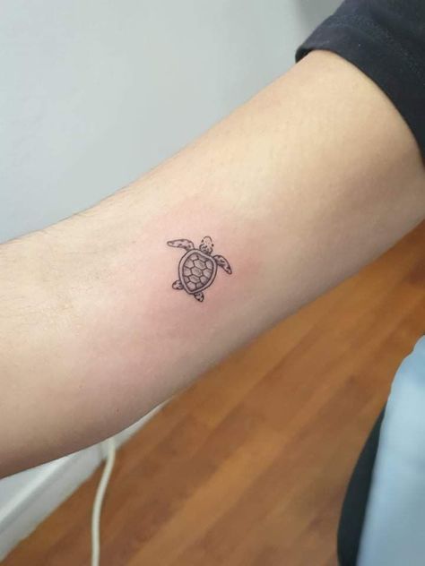 Elephant With Bird Tattoo, Small Sea Turtle Tattoo Color, Small Turtles Tattoo, Red Turtle Tattoo, Mini Turtle Tattoo, Sea Turtle Tattoo Simple, Little Turtle Tattoo, Turtle Tattoo Meaning, Tiny Turtle Tattoo