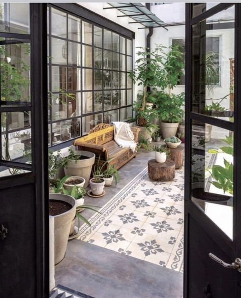 Indoor Courtyard, Casa Vintage, Patio Interior, Ideas Home, House Inspo, Patio Design, Home Fashion, House Inspiration, My Dream Home