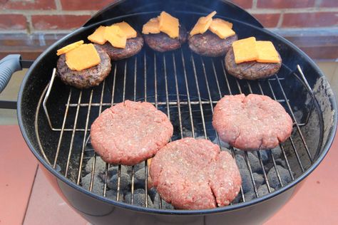 How To Grill The World's Best Cheeseburger Charcoal Burger, Best Grilled Burgers, Grilling Burgers, Grilled Burger Recipes, Ground Chuck, Catering Food Displays, Perfect Burger, Best Charcoal Grill, Burger Meat