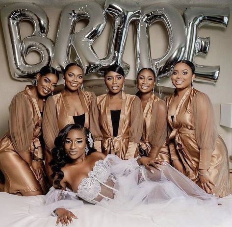 4 Bridesmaids Pictures, Bridesmaids Pictures, 4 Bridesmaids, Bridesmaid Pictures, Bridesmaid Photoshoot, Bridal Shower Inspo, Wedding Portrait Poses, Bridesmaids Photos, Bridesmaids And Groomsmen