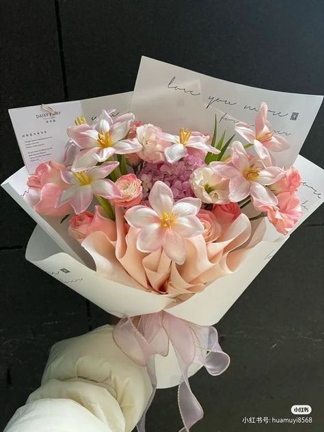 Korean Flower Bouquet, Fairy Bouquet, Korean Bouquet, Daisy Fairy, Aesthetic Bouquet, Korean Flower, White And Pink Flowers, Flower Boquet, Luxury Flower Bouquets