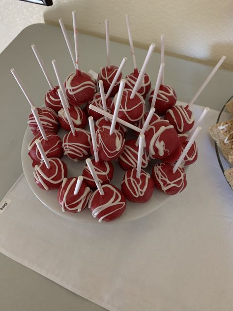 Red Food Party, Red Cake Pops, Red Party Ideas, Red Party Themes, Vanilla Cake Pops, Senior 25, 17 Birthday Cake, 18th Birthday Party Themes, Red Birthday Party