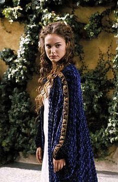 Padme Amidala on Pinterest | Queen Amidala, Natalie Portman and ... Natalie Portman Star Wars, Star Wars Padme Amidala, Star Wars Padme, Queen Amidala, Star Wars Fashion, Padme Amidala, Attack Of The Clones, Star Wars Outfits, Star Wars Costumes