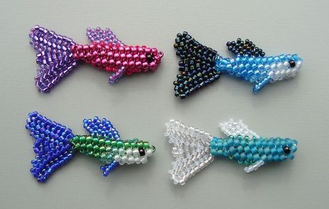 Beta Fish Bead Pattern Beaded Objects, Seed Bead Patterns Free, Beaded Fish, Ocean Bracelet, Beaded Patterns, Beaded Dragonfly, Seed Bead Crafts, Fish Beads, Pony Bead Patterns