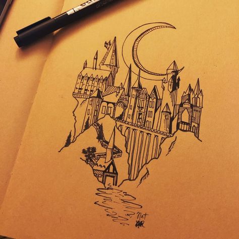 Hogwarts Outline Drawing, Harry Potter Line Drawing, Hogwarts Art Draw, Hogwarts Sketch Castle, Harry Potter Castle Drawing, Harry Potter Castle Tattoo, Hogwarts Castle Art, Hogwarts Castle Drawing, Hogwarts Sketch