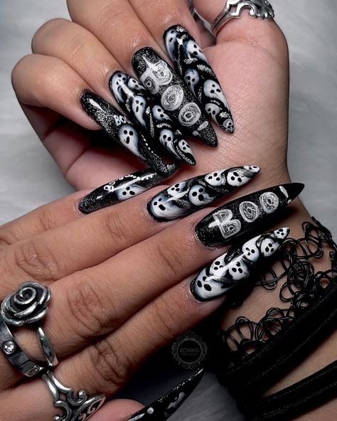 👻 Book your spooky Halloween sets with @roxans_makeovers 🖤✨ - - - #roxansmakeovers #nailinspo #explorepage #halloweennails Skeleton Nails Designs, Skeleton Nails, Spooky Halloween, Halloween Nails, Stylish Nails, Pretty Nails, Nail Inspo, Nail Designs, Halloween