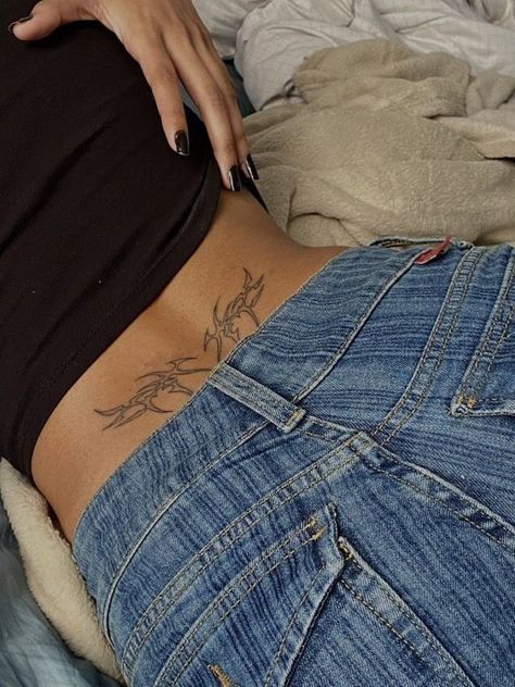 Small Pretty Tattoos, Petite Tattoos, Inspiration Tattoos, Spine Tattoos For Women, Back Tattoo Women, Discreet Tattoos, Dainty Tattoos, Girly Tattoos, Subtle Tattoos