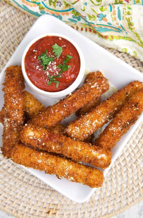 Homemade Mozzarella Sticks, Mozzarella Sticks Recipe, Homemade Mozzarella, Mozzarella Sticks, Cheese Sticks, Homemade Cheese, Yummy Comfort Food, Perfect Game, Easy Appetizer Recipes