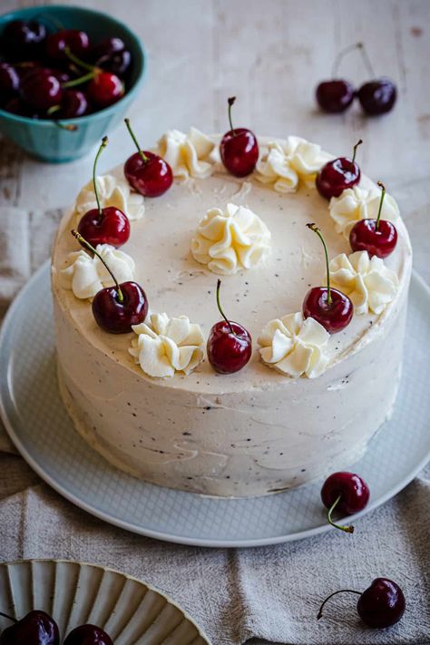 Cake With Cherry, Cherry Cake Decoration, Cake Cherry, Cake Cherry Decoration, Cherry Cakes, Birthday Cake Summer, Cake With Cherries, Cake Decorated With Cherries, Cherry Birthday Cake