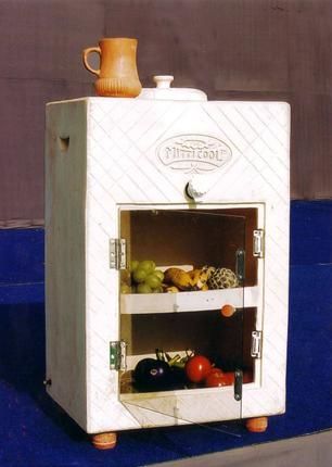 Refrigerator sans electricity - One of several creations by Mansukhbhai Clay Refrigerator, Diy Electricity, Refrigerator, Electricity